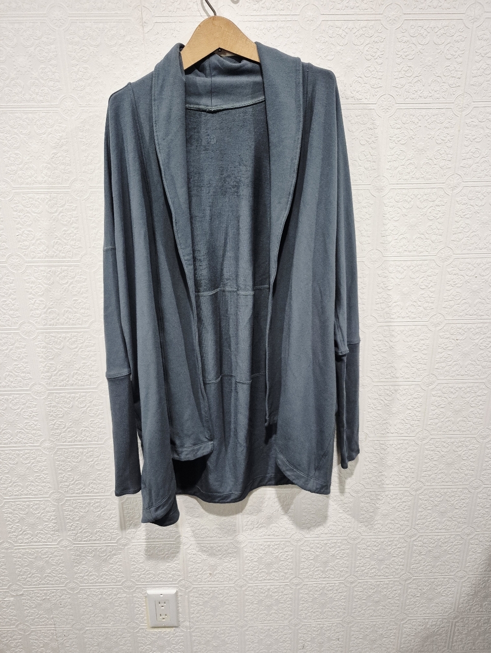 Lululemon Back In Action Wrap Sea Steel - Picture 4 of 9